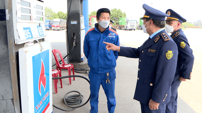 Giám sát nghiêm việc thực hiện cam kết trong kinh doanh xăng dầu